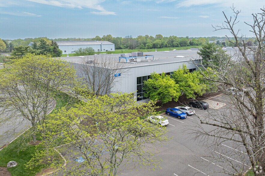 More Photos Of 100 Randolph Rd, Somerset Light Distribution For Lease