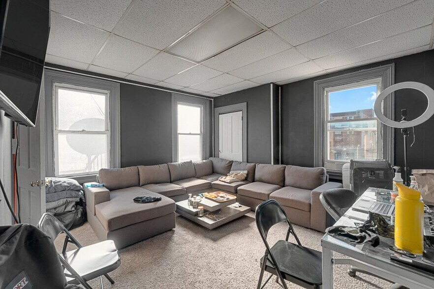 More Photos Of 2112 N Charles St, Baltimore Office For Sale