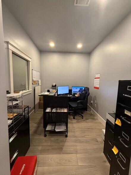 More Photos Of 14111 Elmfield St, Houston Warehouse For Sale