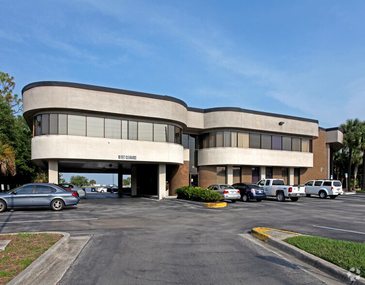 225 North Semoran Boulevard