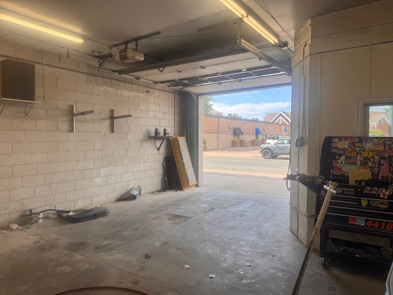 More Photos Of 2218 4th St, White Bear Lake Auto Repair For Lease