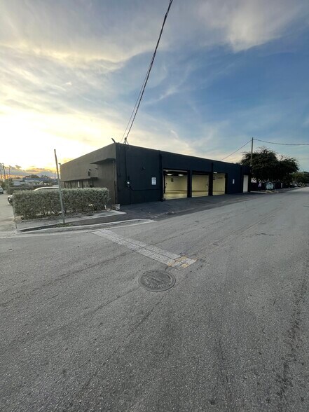 More Photos Of 5731 SW 23rd St, West Park Auto Repair For Lease