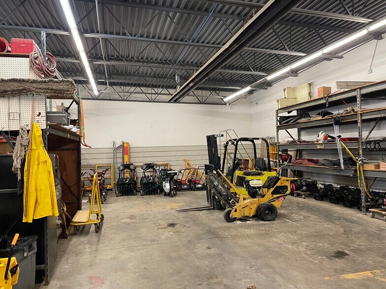 More Photos Of 3143 E Main St, Columbus Freestanding For Sale