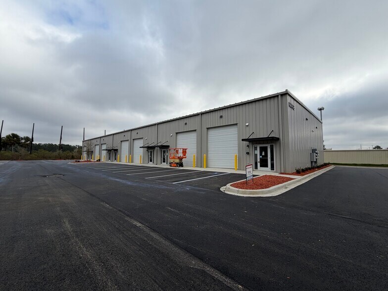 More Photos Of 8476 Dorchester Rd, North Charleston Flex For Lease