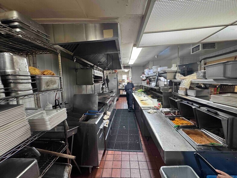 More Photos Of 655 N Lake Ave, Pasadena Restaurant For Lease