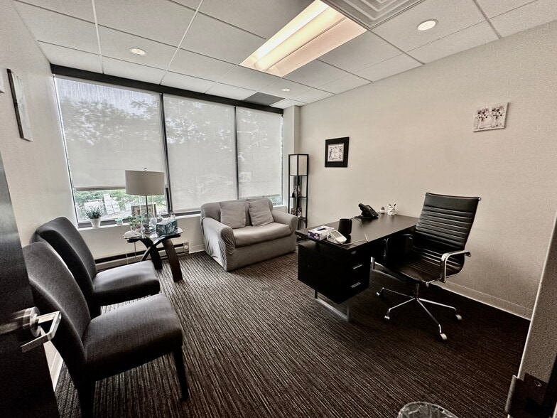 More Photos Of 81 Holly Hill Ln, Greenwich Office For Lease