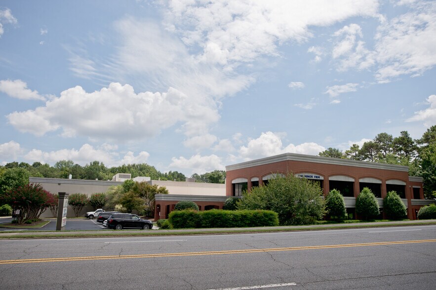 More Photos Of 745 College Dr, Dalton Manufacturing For Lease