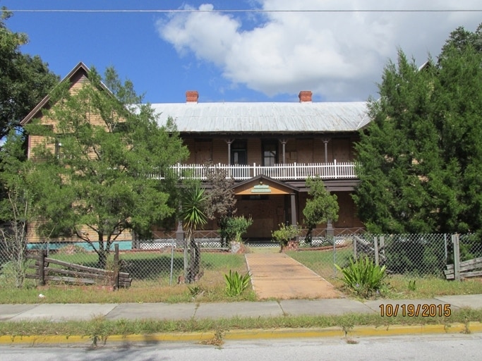 Primary Photo Of 1502 High St, Leesburg Apartments For Sale