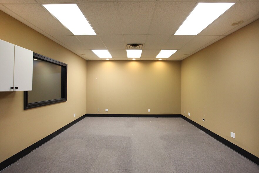 More Photos Of 33700-33760 Lear Industrial Pky, Avon Light Manufacturing For Sale