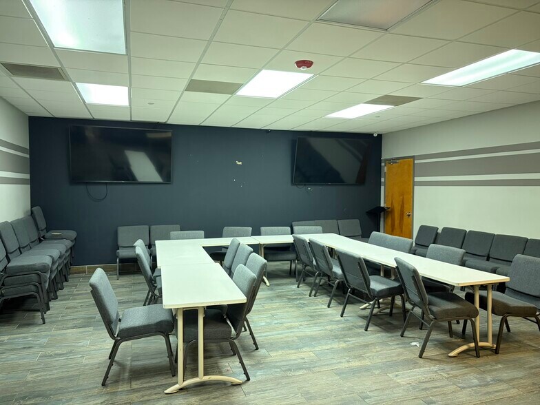 More Photos Of 12204 Sharpview Dr, Houston Religious Facility For Lease