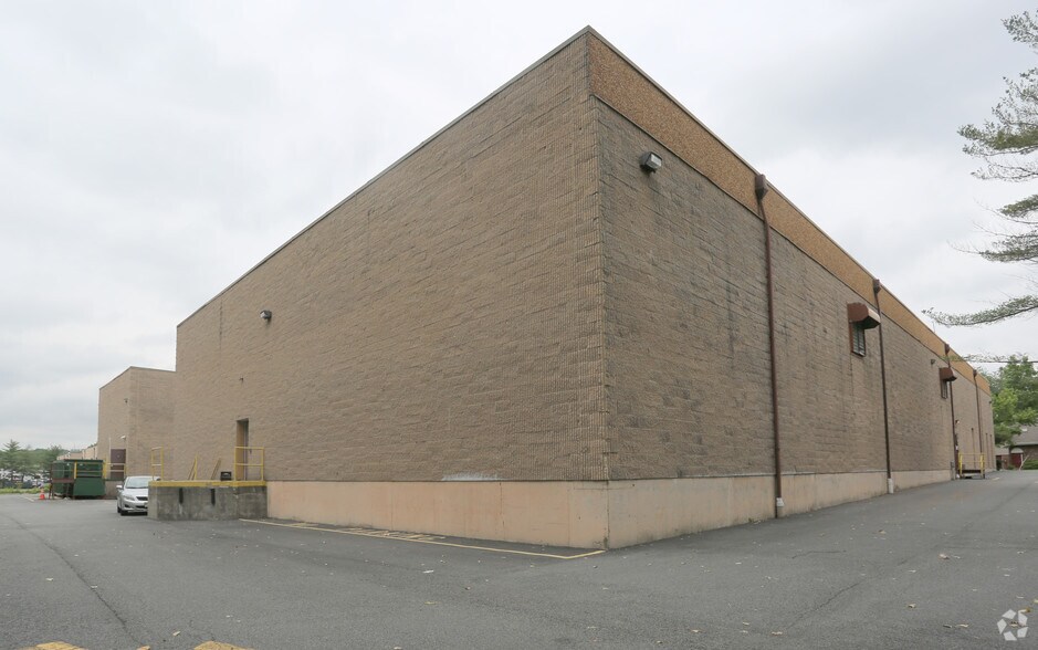 More Photos Of 160 Broadway, Cresskill Warehouse For Lease