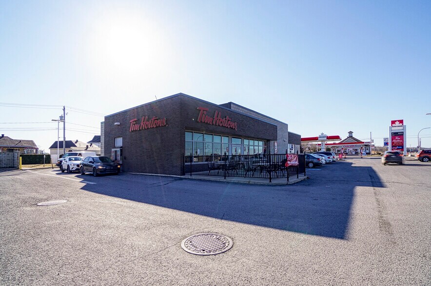 More Photos Of 405-415 Rue De Carillon, Saint-jean-sur-richelieu Service Station For Sale