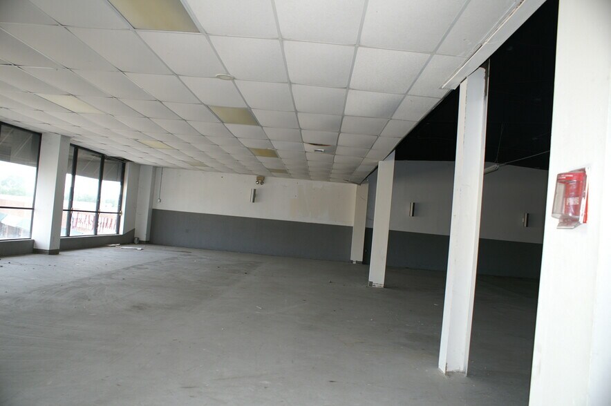 More Photos Of 6531-6539 Watauga Rd, Watauga Unknown For Lease