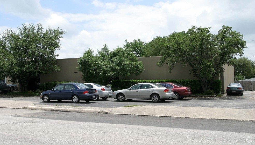 More Photos Of 4218-4220 Centergate St, San Antonio Research And Development For Lease