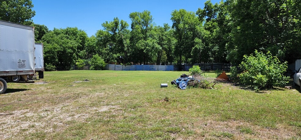 More Photos Of 7305 Julius Schepps Fwy, Dallas Warehouse For Lease