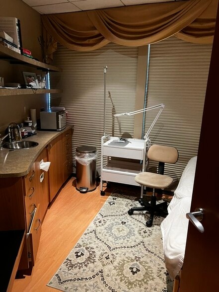 More Photos Of 4430 106th St SW, Mukilteo Medical For Sale