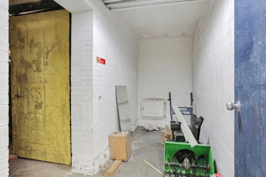 More Photos Of 300 E Auburn Ave, Springfield Office For Sale