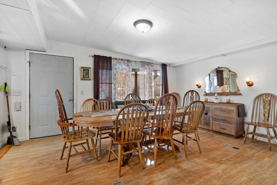 More Photos Of 7450 Highway 187, Eureka Springs Restaurant For Sale