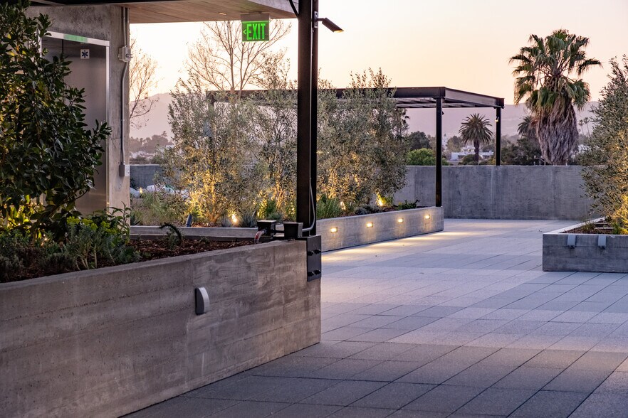 More Photos Of 1650 Euclid St, Santa Monica Office For Sale