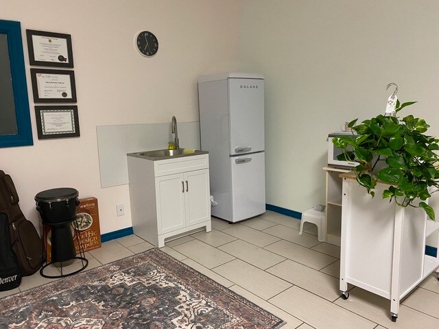 More Photos Of 10209B 100 Av, Fort Saskatchewan General Retail For Lease