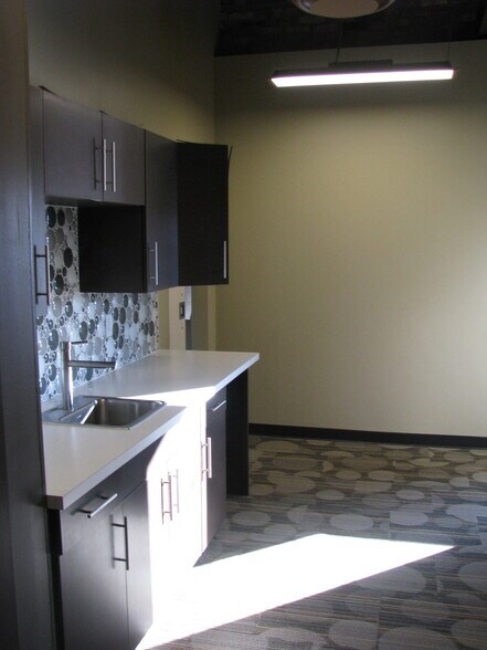More Photos Of 124 N Broadway, De Pere Loft Creative Space For Lease