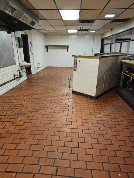 More Photos Of 5434 Lawndale Street, Houston General Retail For Sale