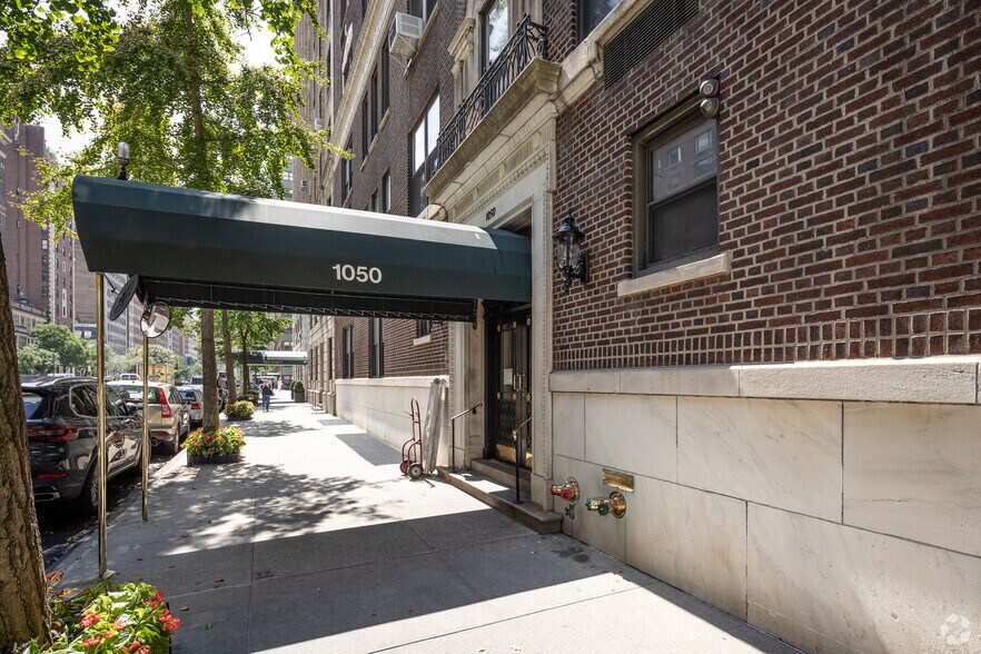 More Photos Of 1045 Park Ave, New York Apartments For Sale