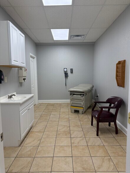 More Photos Of 1030 Wintergap Rd, Oliver Springs Office For Sale