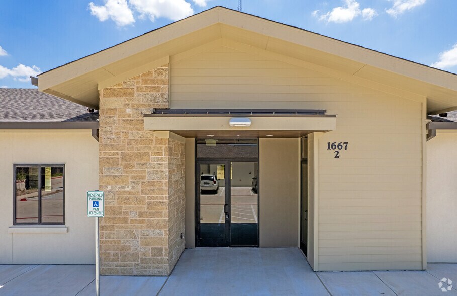 More Photos Of 1667 N Highway 183, Leander Unknown For Lease