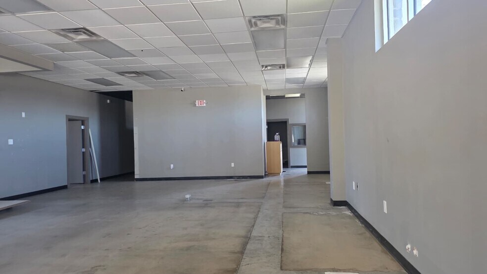 More Photos Of 1713 Park Pl, College Station General Retail For Lease