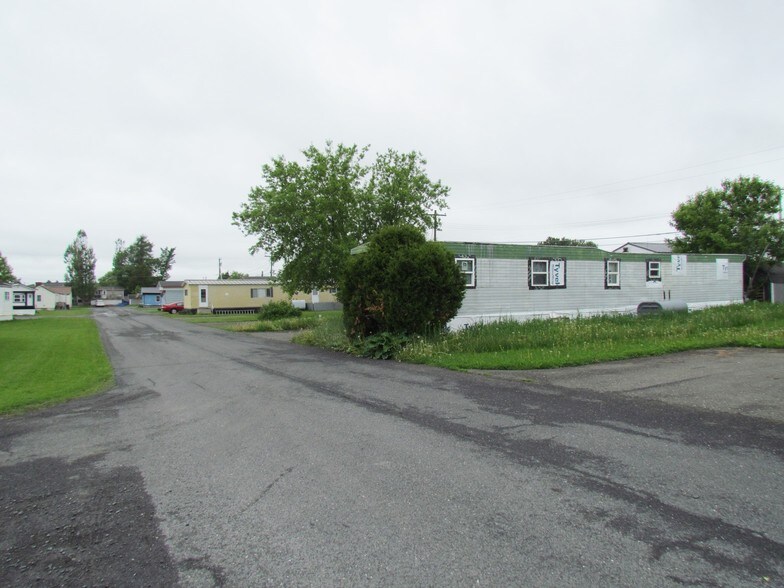 More Photos Of 50 Davis St, Presque Isle Multifamily For Sale