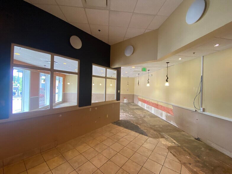 More Photos Of 61 Weaver Blvd, Weaverville Unknown For Lease