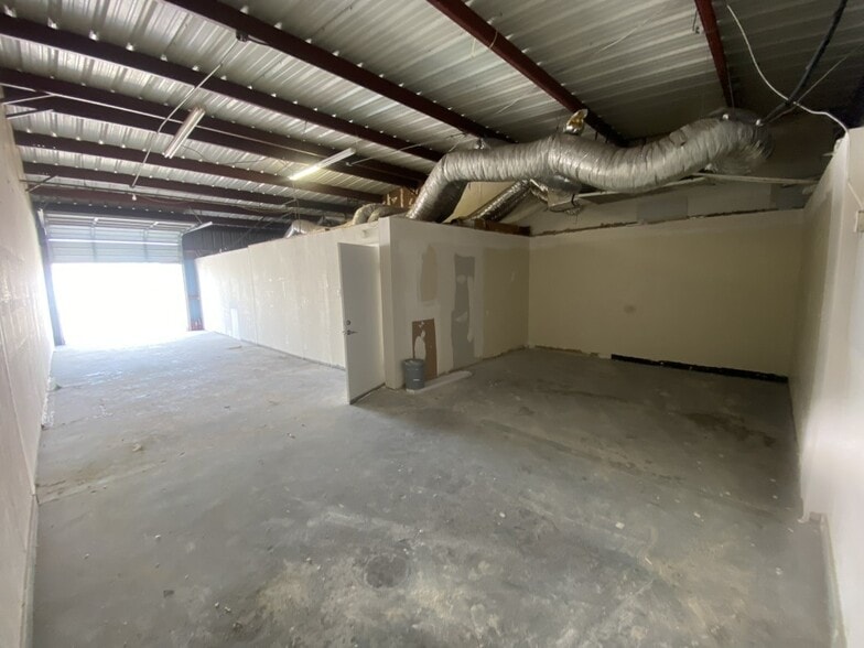 More Photos Of 13329 Veterans Memorial Dr, Houston Unknown For Lease