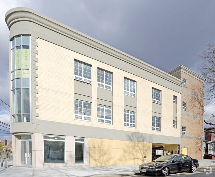 More Photos Of 7543 Parsons Blvd, Flushing Storefront Retail Office For Sale