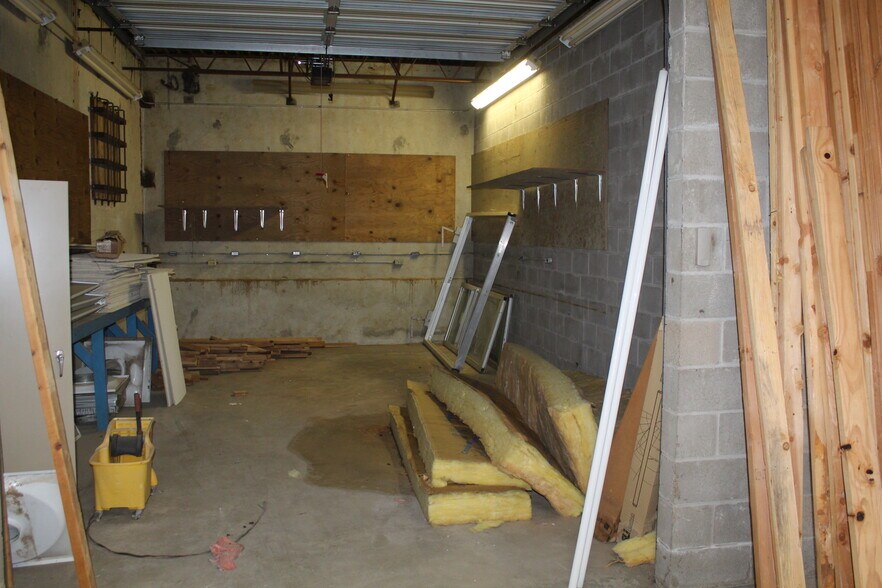 More Photos Of 1421 34th St, Woodward Service For Sale