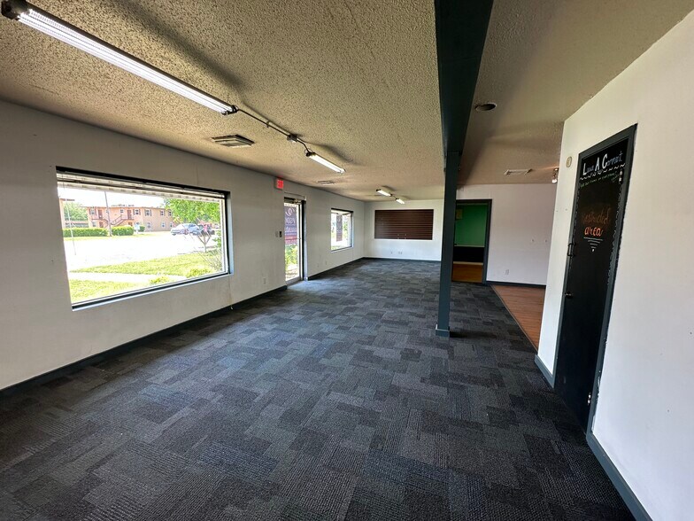 More Photos Of 510 W Main St, Azle Storefront Retail Office For Sale