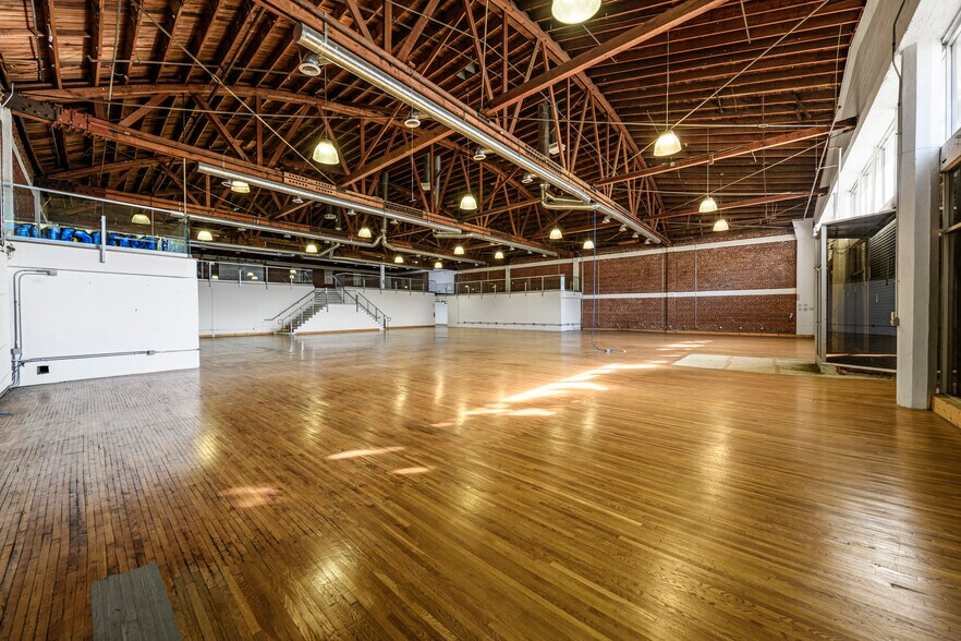 More Photos Of 1207 E Washington Blvd, Los Angeles Showroom For Lease