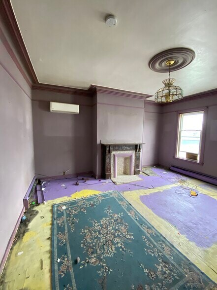 More Photos Of 2764 Gottingen St, Halifax Restaurant For Lease