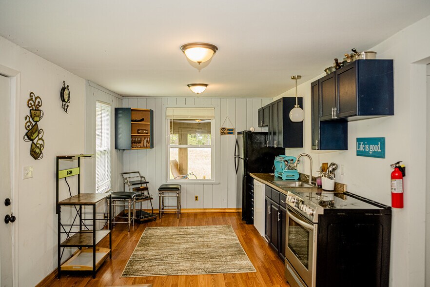 More Photos Of 2735 PA-390, Canadensis Hospitality For Sale