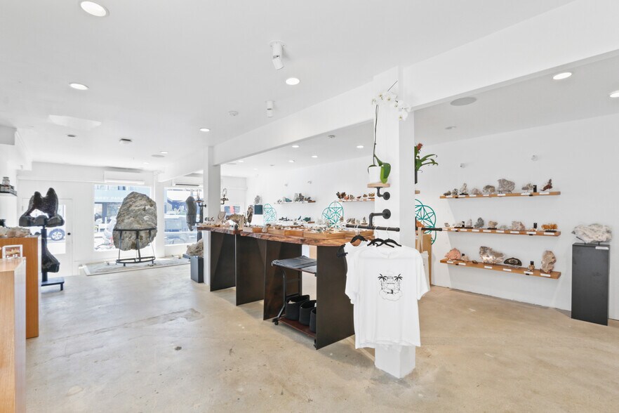 More Photos Of 1423 Abbot Kinney Blvd, Venice General Retail For Sale