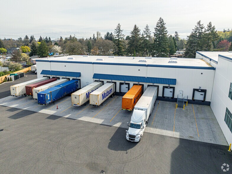 More Photos Of 8605 S 34th Ave, Lakewood Distribution For Lease