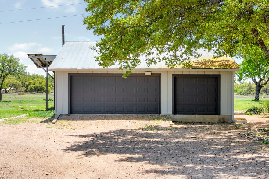 More Photos Of 9695 US-290 Hwy, Hye Land For Sale