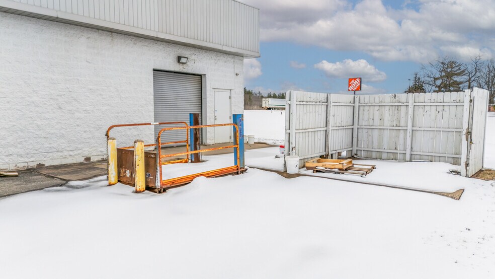 More Photos Of 8145 W US Hwy 2, Iron Mountain Freestanding For Sale