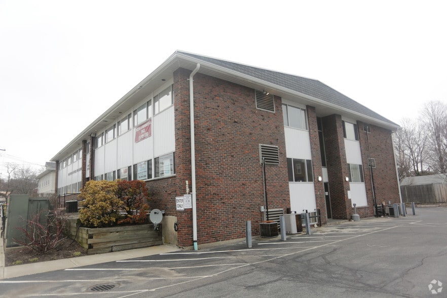 More Photos Of 32 South St, Waltham Medical For Sale