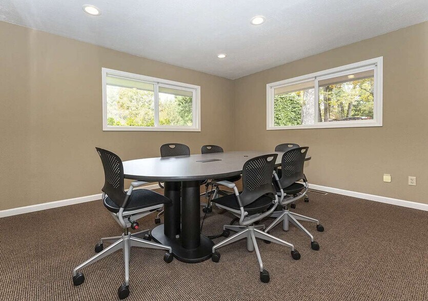 More Photos Of 7060 SW Beveland Rd, Portland Office For Sale