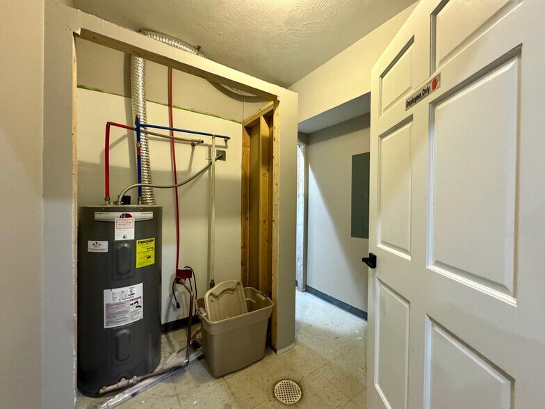 More Photos Of 5308 Parklane Dr, Kearney Serviced Offices For Sale