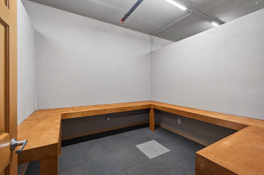 More Photos Of 1063-1123 Weir Dr, Woodbury Medical For Sale