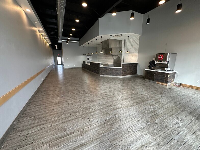 More Photos Of 3233 E Sunshine St, Springfield General Retail For Lease