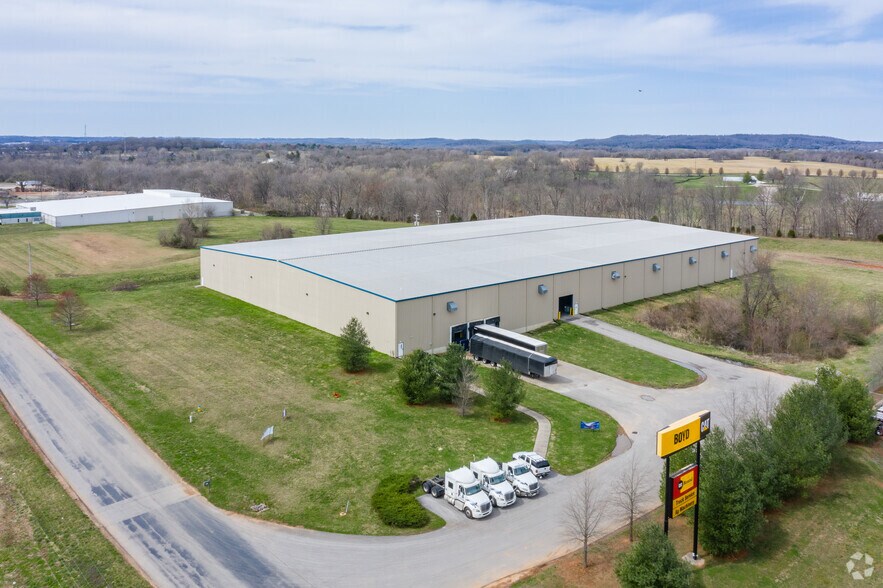 More Photos Of 370 High Rail Way, Bowling Green Warehouse For Lease