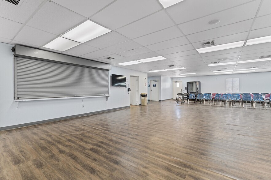 More Photos Of 3700 W Avenue L, Lancaster Schools For Lease
